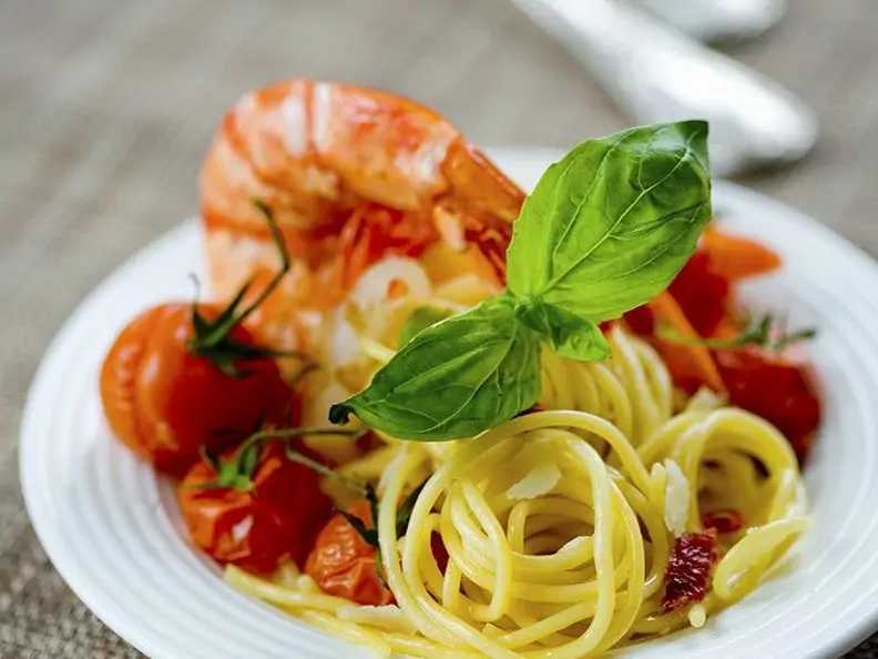 Pasta mit Riesengarnelen und Kirschtomaten