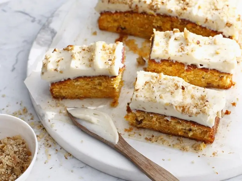 Carrot cake mit Frosting
