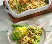 Käsespätzle mit Bärlauch und Zwiebeln
