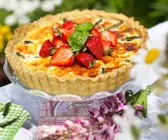 Pikanter Spargel-Erdbeer-Kuchen