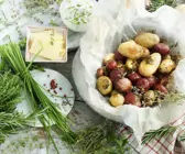 Gebackene Kartoffeln mit Dip