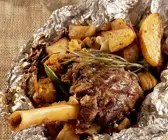 Griechische Lammhaxe in Folie gebraten