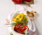 Mit Feta gefüllte Paprika