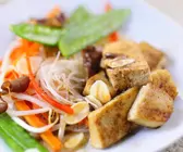Gemüsepfanne mit Tofu aus dem Wok