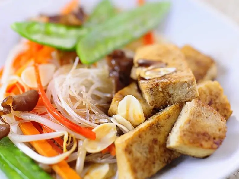 Gemüsepfanne mit Tofu aus dem Wok