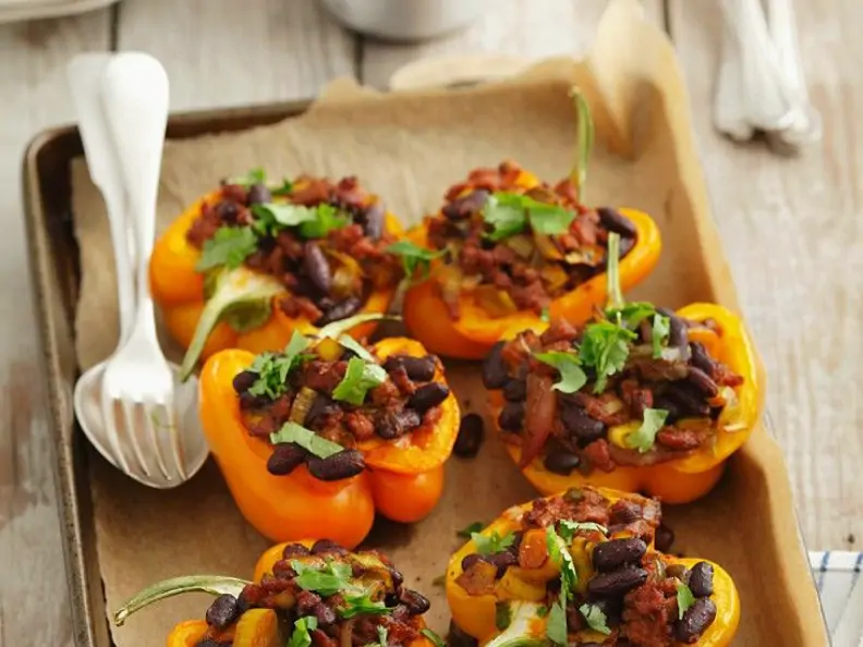 Gefüllte Paprika mit Bohnen und Hack