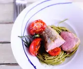 Kalbsfilet mit grünen Nudeln