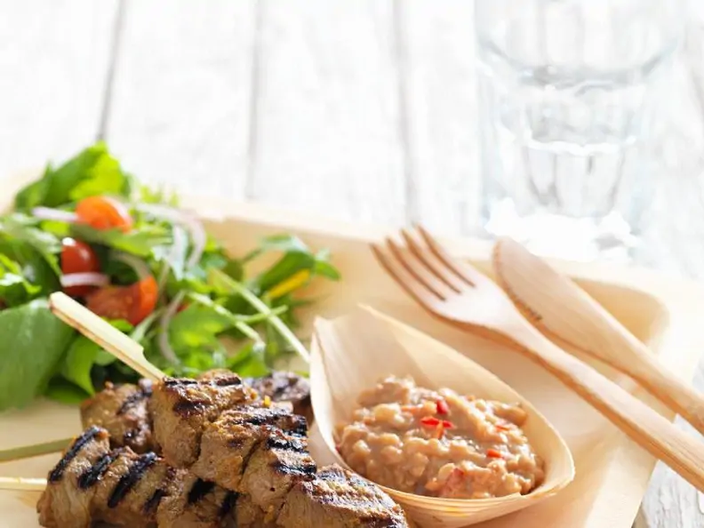 Fleischspieße mit Satésoße vom Grill