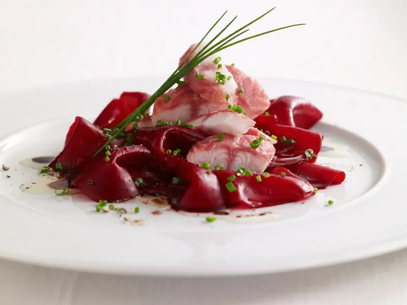 Rüben-Carpaccio mit Fisch
