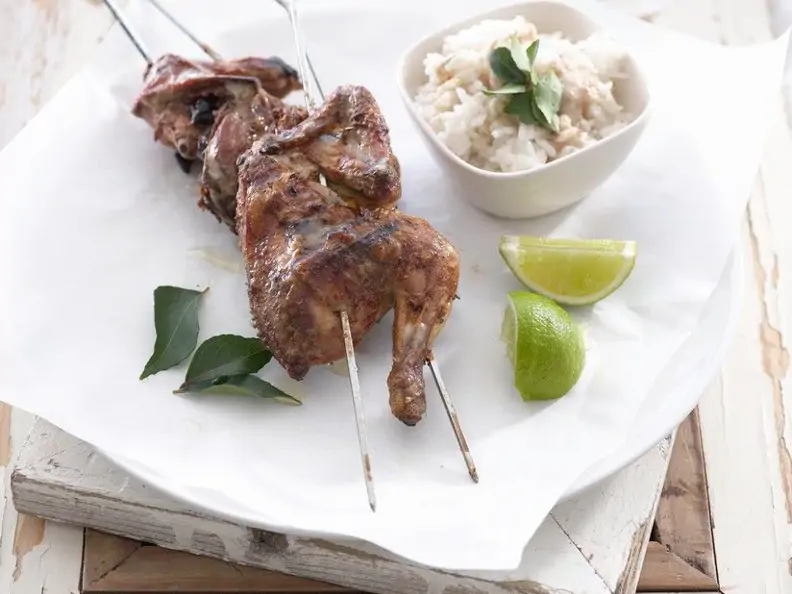 Grünes Hähnchencurry am Spieß