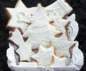 Weiße Plätzchen mit Zuckerglasur