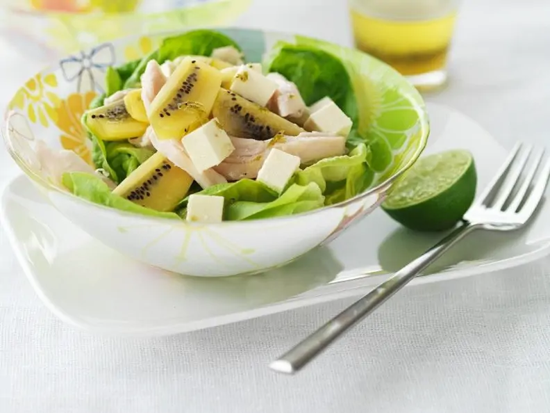 Salat mit Pute, Feta und Kiwi
