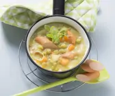 Erbsensuppe mit Würstchen