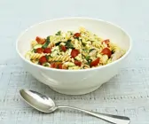 Nudelsalat mit Gemüse und Huhn