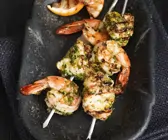 Meeresfrüchtespiesse vom Grill mit Chermoula