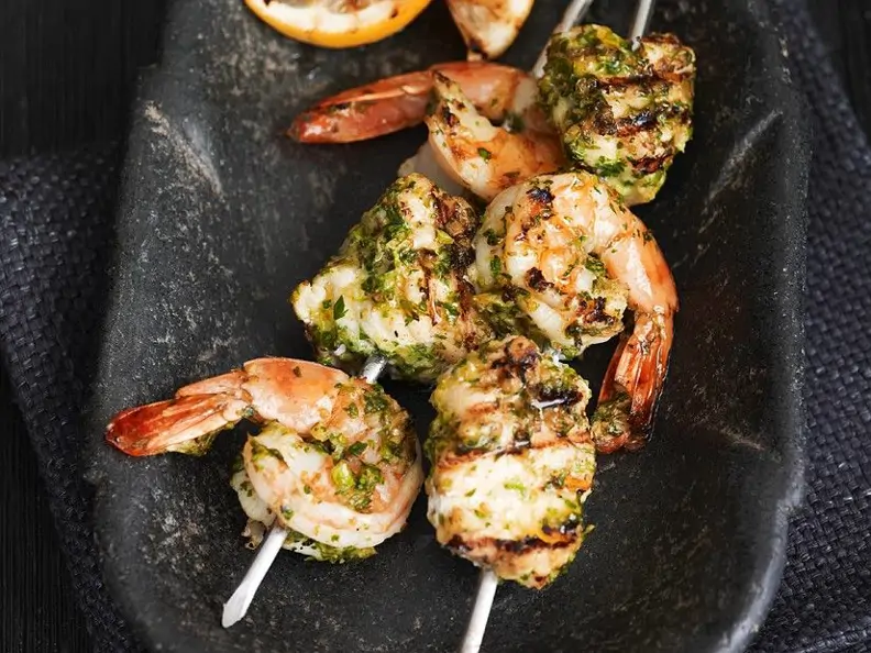 Meeresfrüchtespiesse vom Grill mit Chermoula
