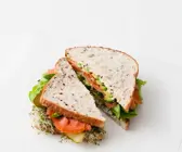Räucherlachs-Sandwich mit Sprossen
