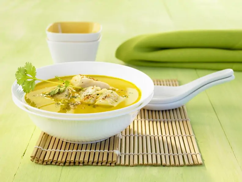 Scharfe Fischsuppe mit Kokos