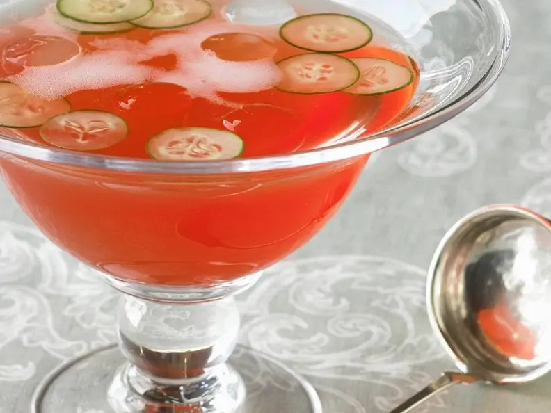 Bowle mit Gin, Aperol und Prosecco