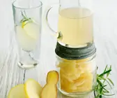 Cocktail mit Zitronen-Ingwer-Saft