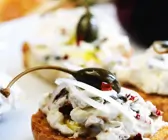 Bruschetta mit Ricotta und Kapern