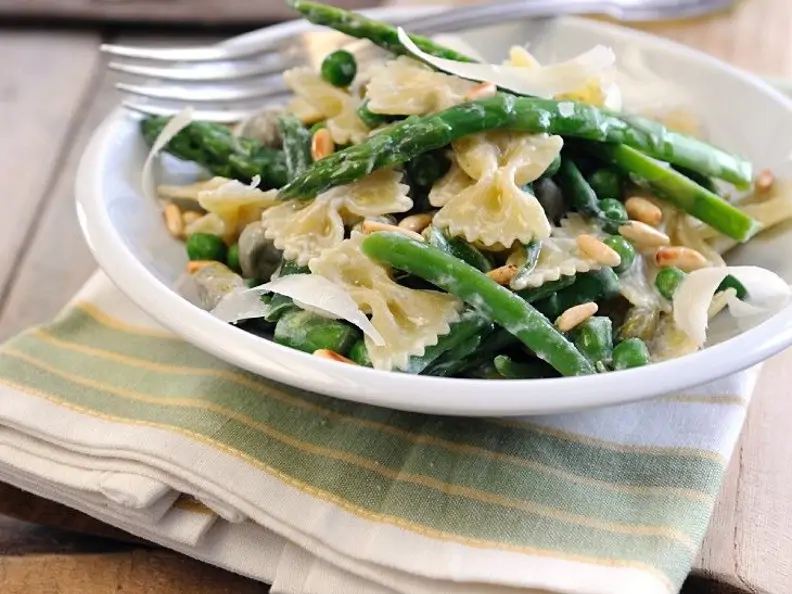 Nudeln mit Ricotta-Zitronen-Soße