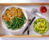 Gefüllter Salat mit Bohnen