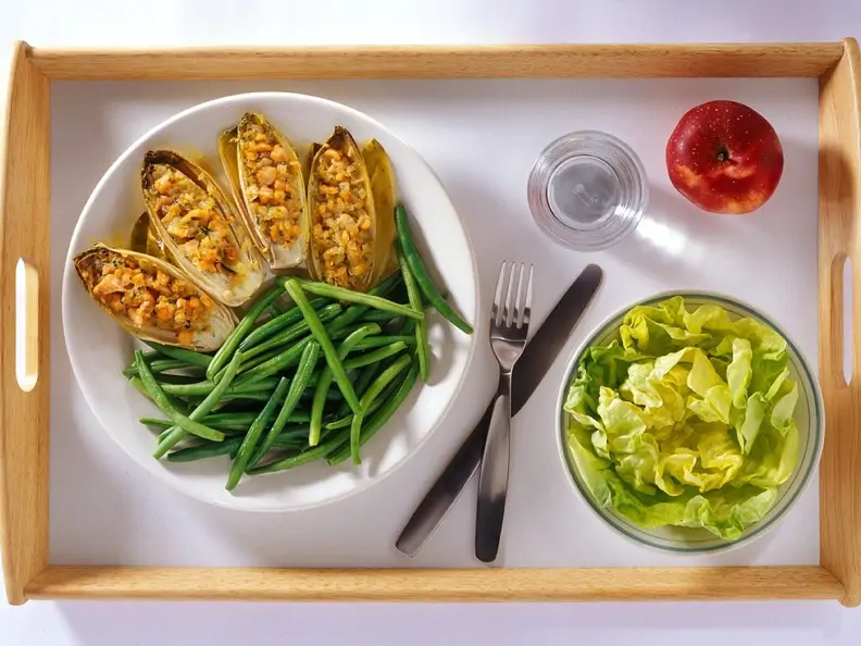 Gefüllter Salat mit Bohnen