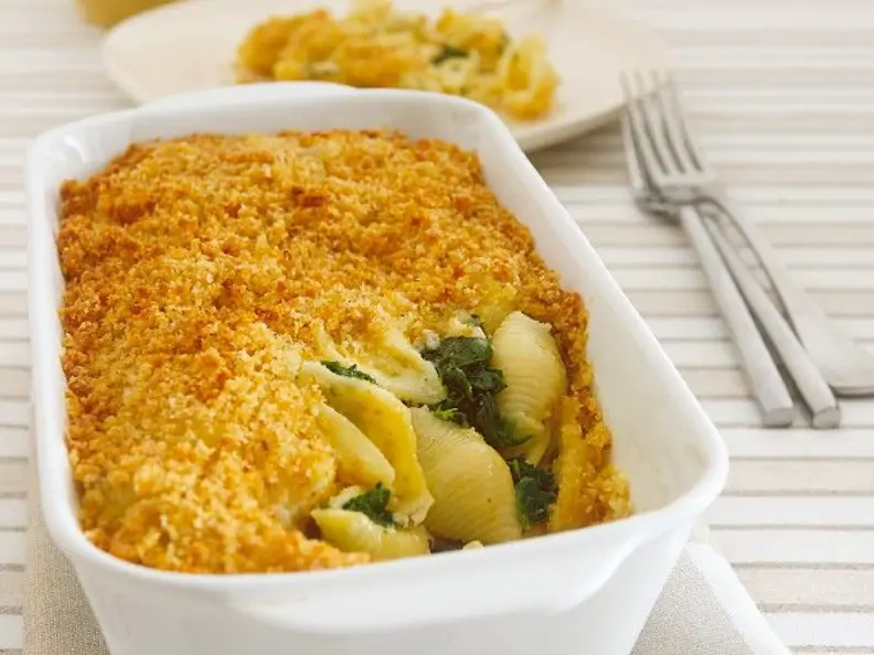 Nudel-Spinat-Gratin mit Bröselkruste