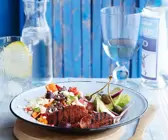 Couscoussalat mit Avocado und spanischer Wurst