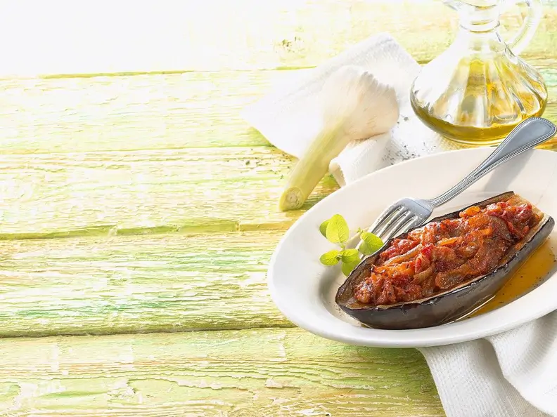 Vegane, gefüllte Auberginen