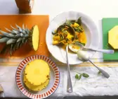 Curry mit Ananas, Spinat, Zwiebeln und Tomaten