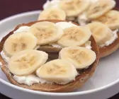 Frischkäsebagel mit Banane