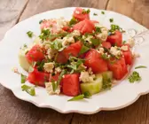 Melonensalat mit Tofu und Gurke
