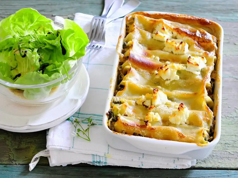 Gefüllte Cannelloni mit Feta und Pilzen