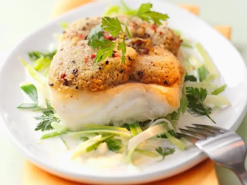 Fischfilet mit Nuss-Kräuterkruste und Lauchgemüse