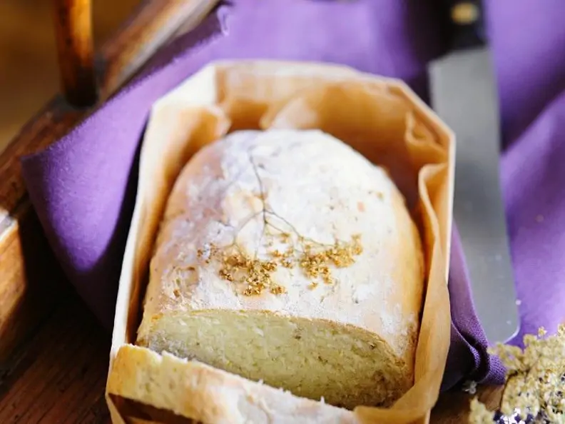 Brot mit Holunder