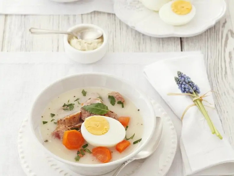Suppe zu Ostern mit Ei