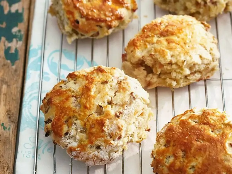 Scones mit Rhabarber