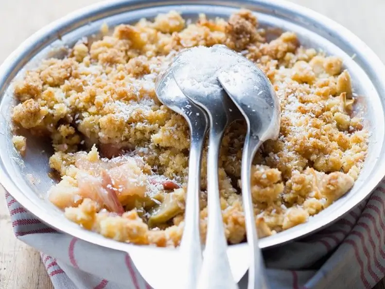 Rhabarber-Apfel-Crumble