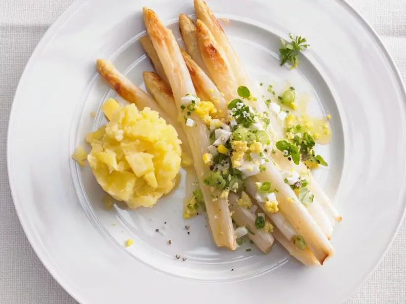 Kartoffeln, Ei und Spargel