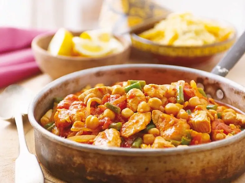 Marokkanische Hühnchen-Kichererbsenpfanne