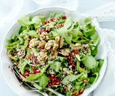 Quinoasalat mit Walnüssen und Granatapfel