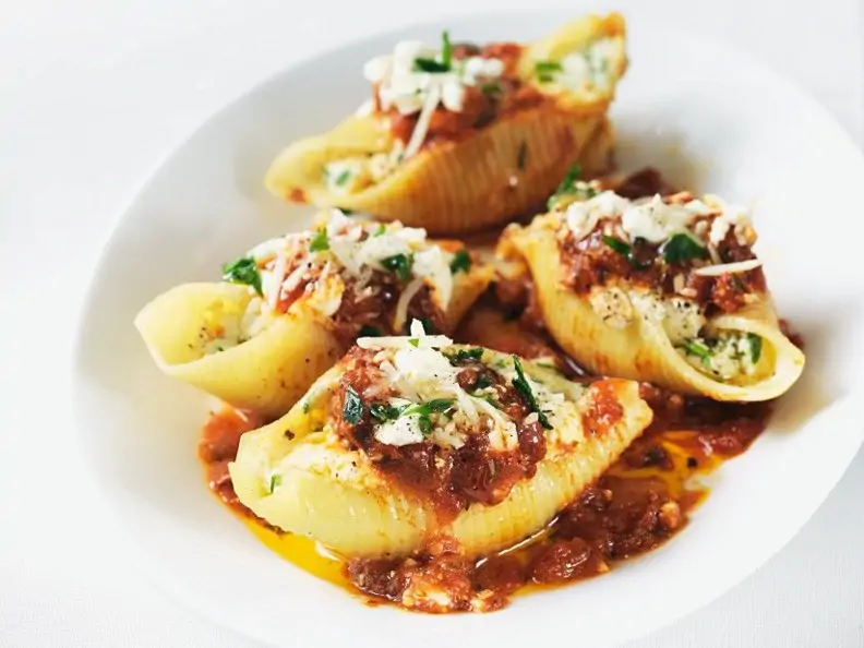 Mit Ricotta gefüllte Muschelnudeln