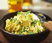 Pasta mit Minze und Erbsen