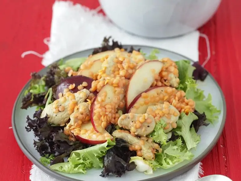 Salat mit Pute, Linsen und Apfel
