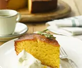 Polentakuchen mit Honig