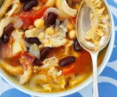 Kuttelsuppe mit Gemüse und spanischer Wurst