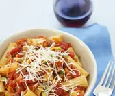 Pasta mit Tomaten-Hack-Soße