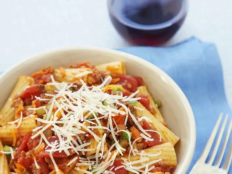 Pasta mit Tomaten-Hack-Soße
